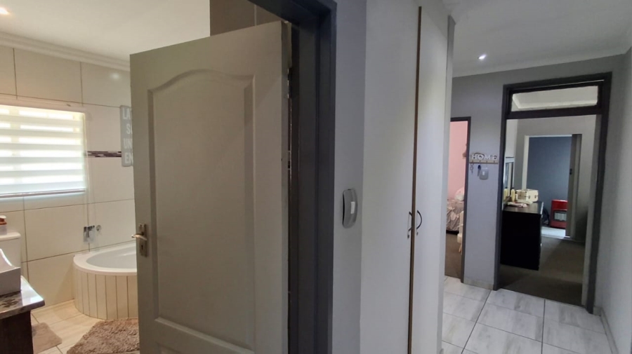 3 Bedroom Property for Sale in Roodia Free State